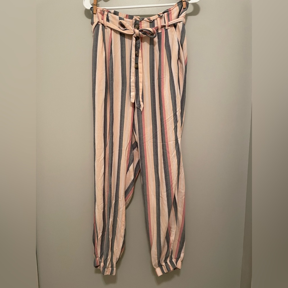 American Eagle High-Waisted Striped Paper Bag Pant Size M